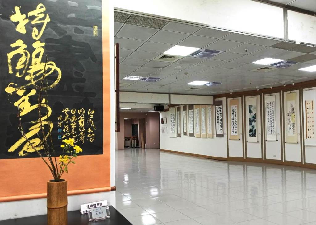 展出的作品展現企業家跨界藝文創作的深厚底蘊。圖/許俊揚