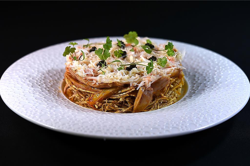 獨家〉只此一家的川味蟹餚!米其林一星〈請客樓〉金秋蟹宴開箱