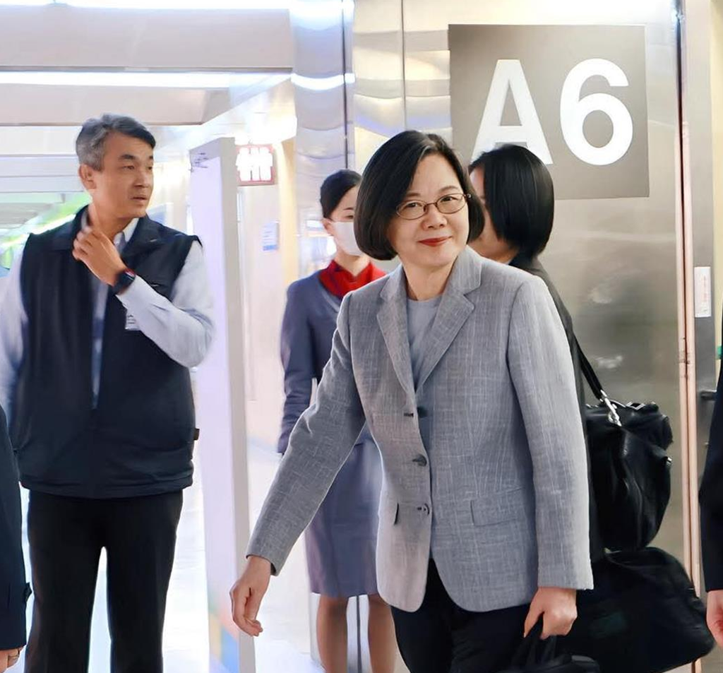 訪歐返台 蔡英文:一棒接一棒讓台灣被世界看見