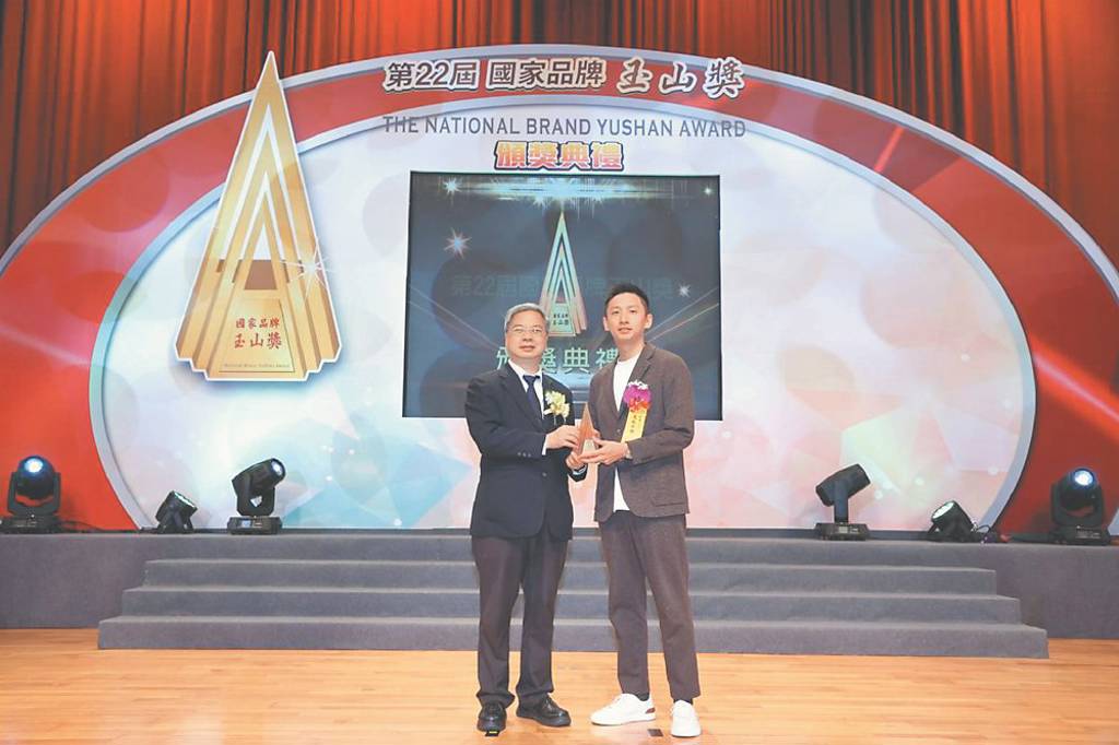 產品創新 光鈦奪國家品牌玉山獎