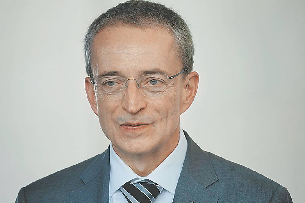 台積電赴美也無解？英特爾前CEO吐真心話：美晶片製造離不開亞洲