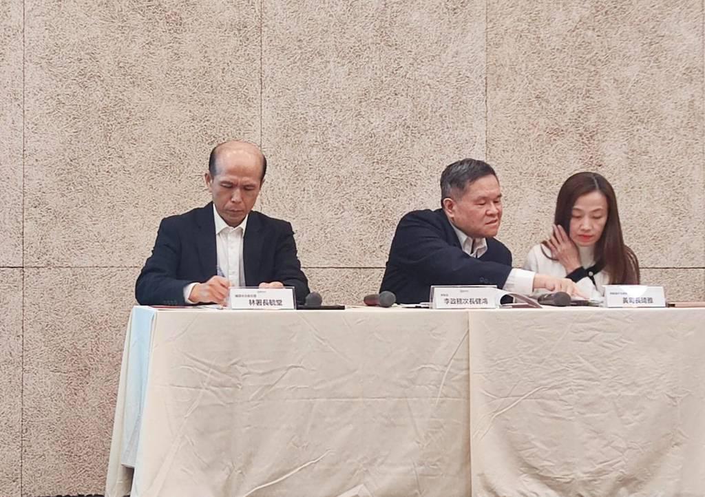 空服員抱病上班過世！勞動部推病假新制：1年請10天不得不利處分