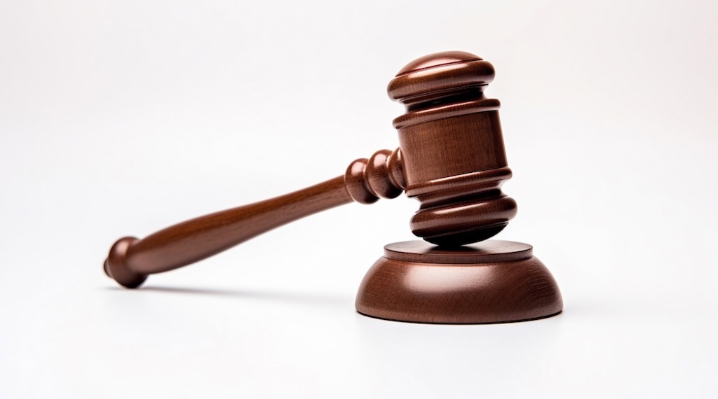 董監事違反投保法,其所為之不法行為無須與「執行公司業務」相關,應予以裁判解任