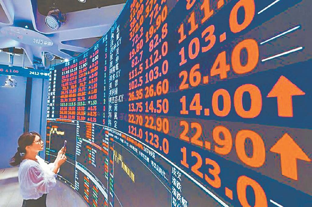 台股絕地大反攻！早盤強彈逾900點 台積一度飆漲65元