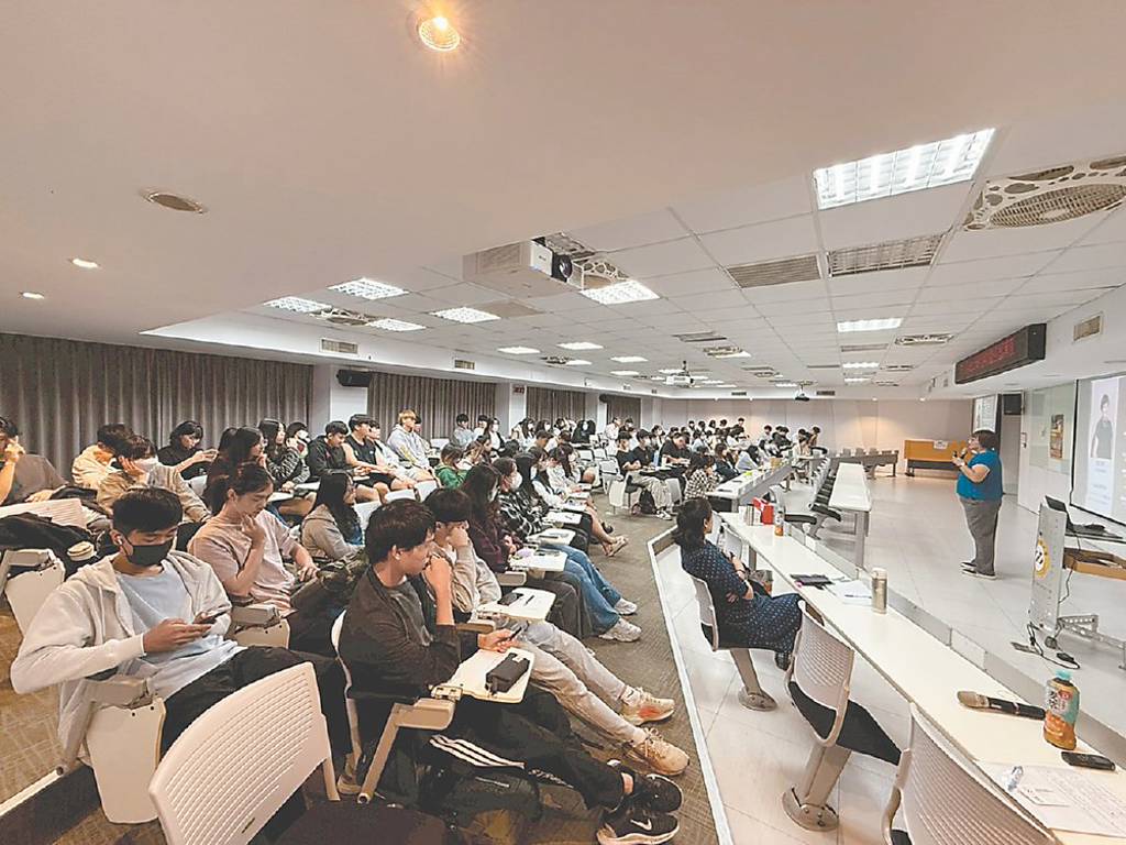 投信投顧公會理財巡講 學子豐收