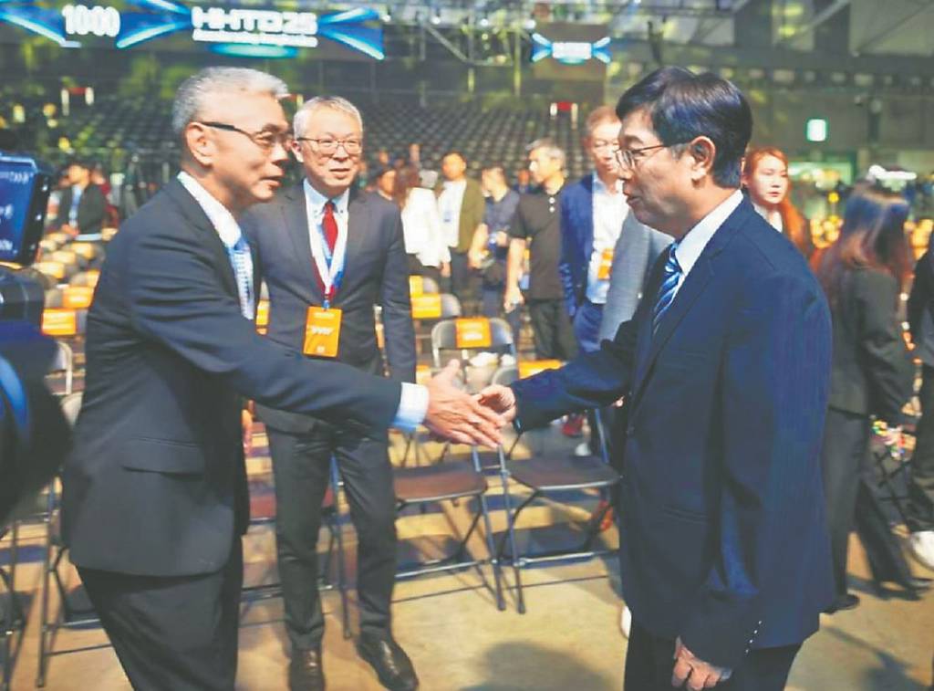 鴻海、電電合推類科學園區模式