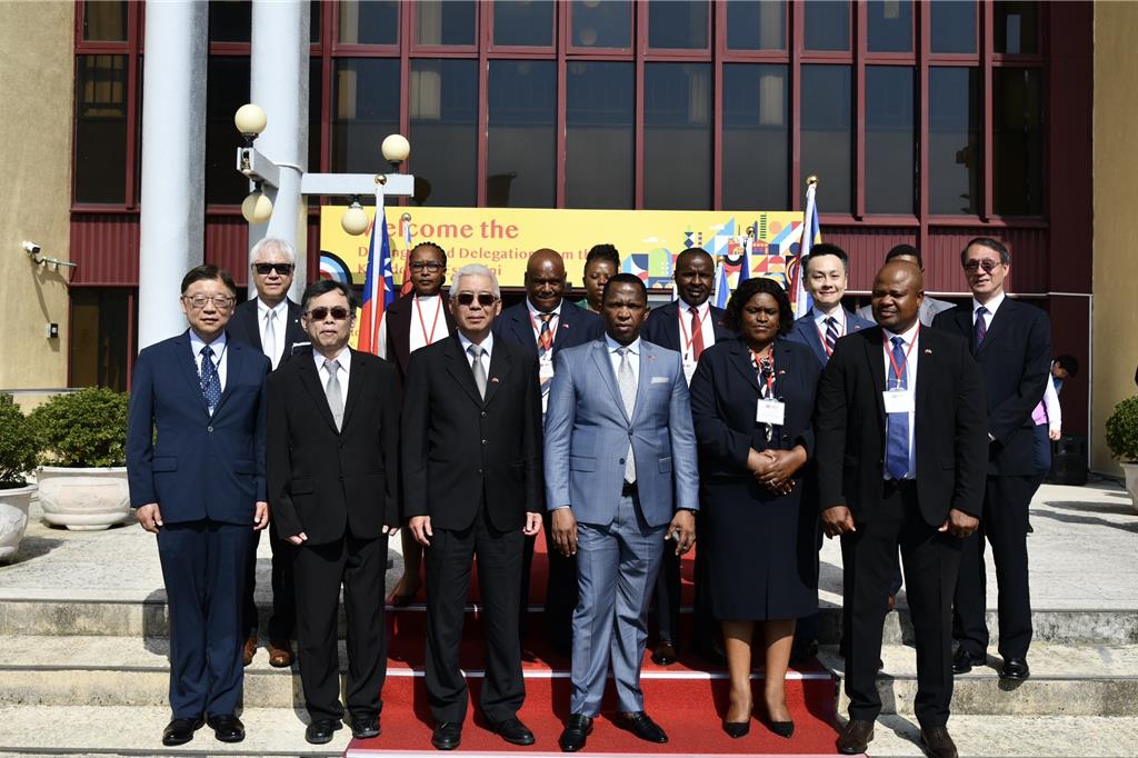 史瓦帝尼議長馬布札率團 參訪中油桃園煉油廠