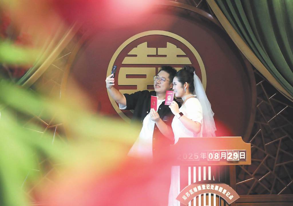 發放甜蜜券 催婚催生