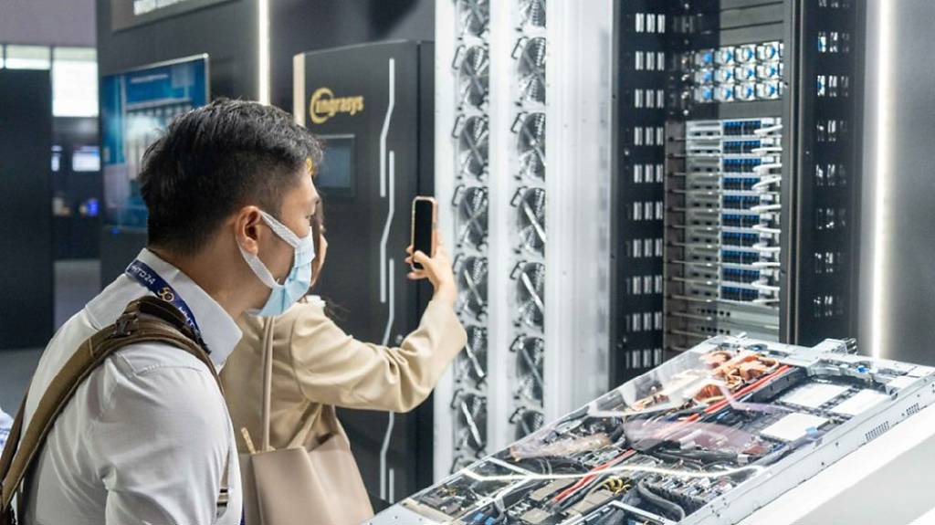 迎廣GB300機櫃組裝 Q4出貨