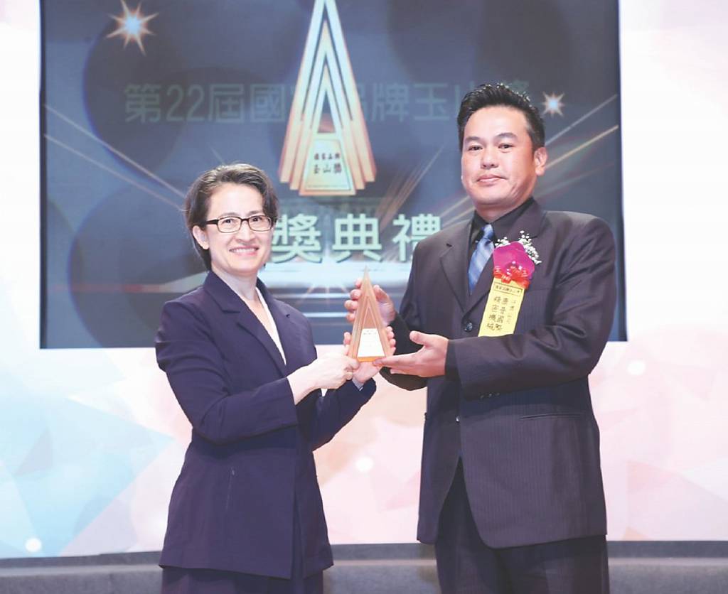 康普精機 勇奪兩項國家級大獎