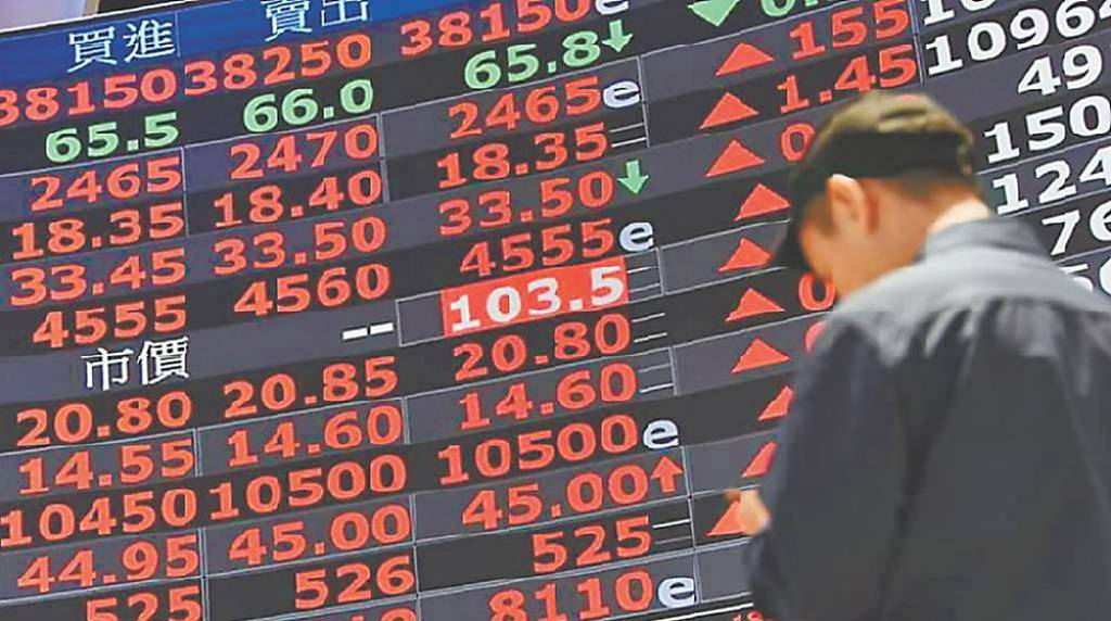 外資、投信雙軋行情 台股摘下月線