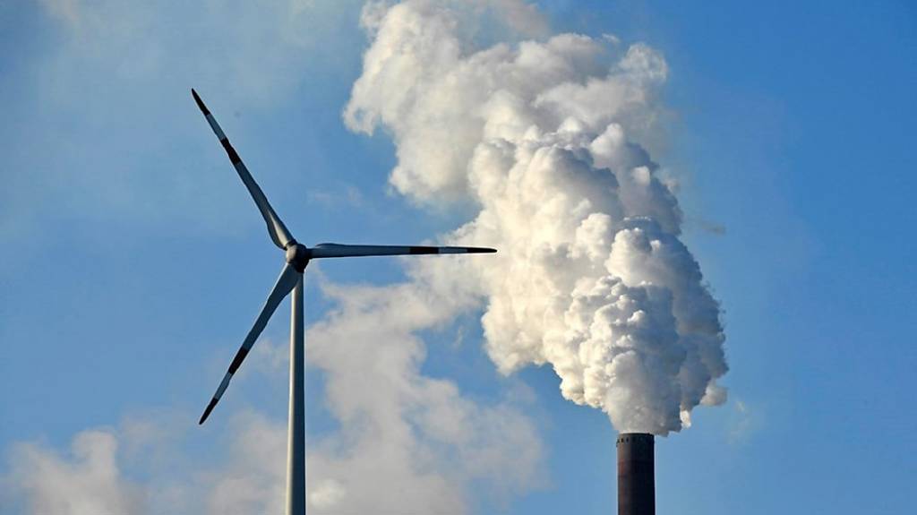 業者自主減量 碳費擬打2折