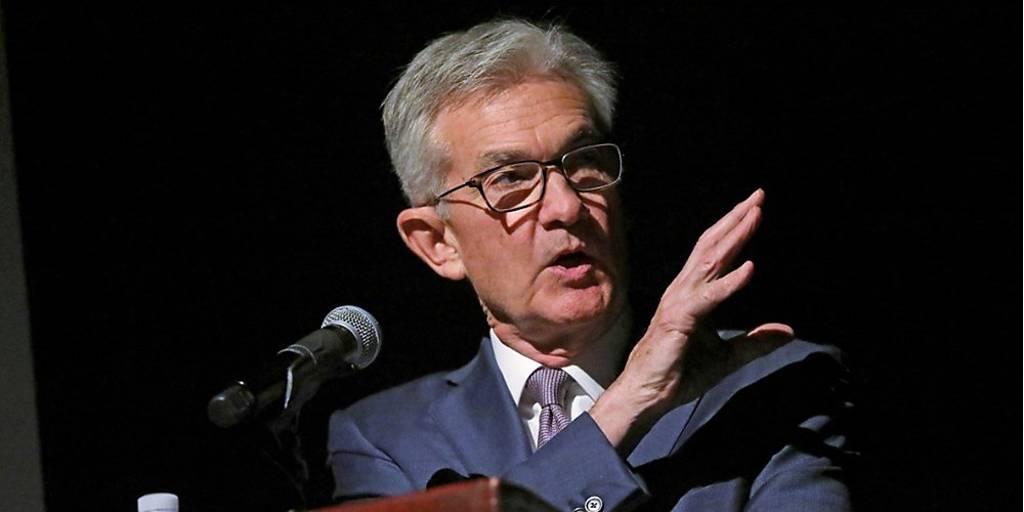 鷹派降息、鴿派暫停 鮑爾陷兩難