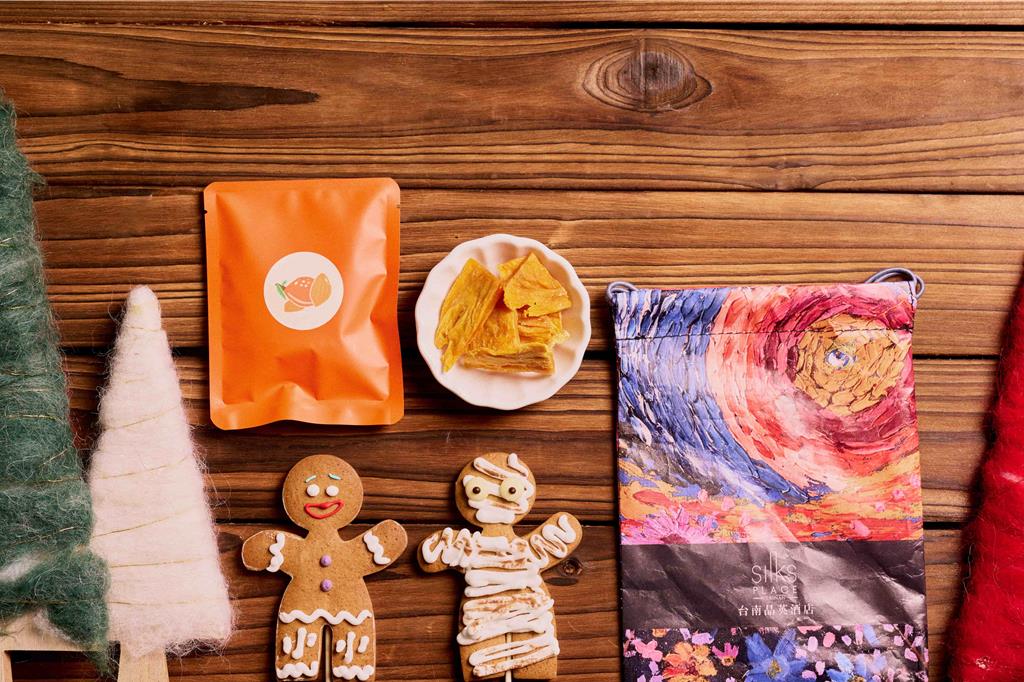 台南晶英聖誕傳愛開跑！公益禮袋、節慶甜點、聯名禮盒開賣