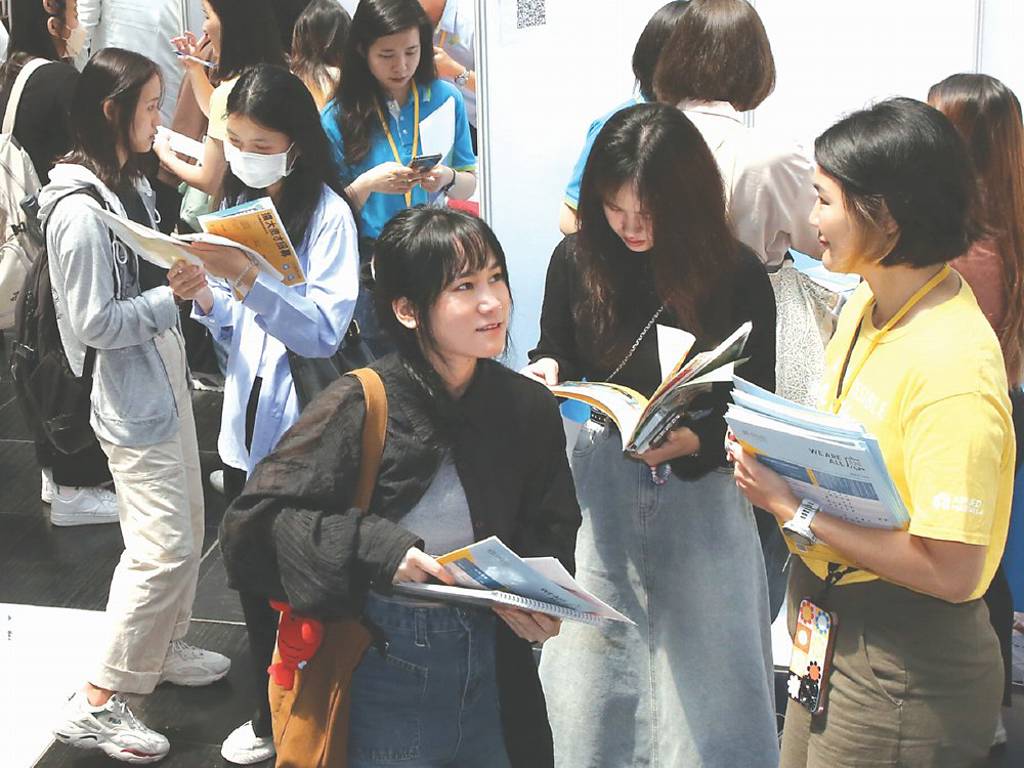 少子化+缺工…僑委會射三箭 拚僑外生留台