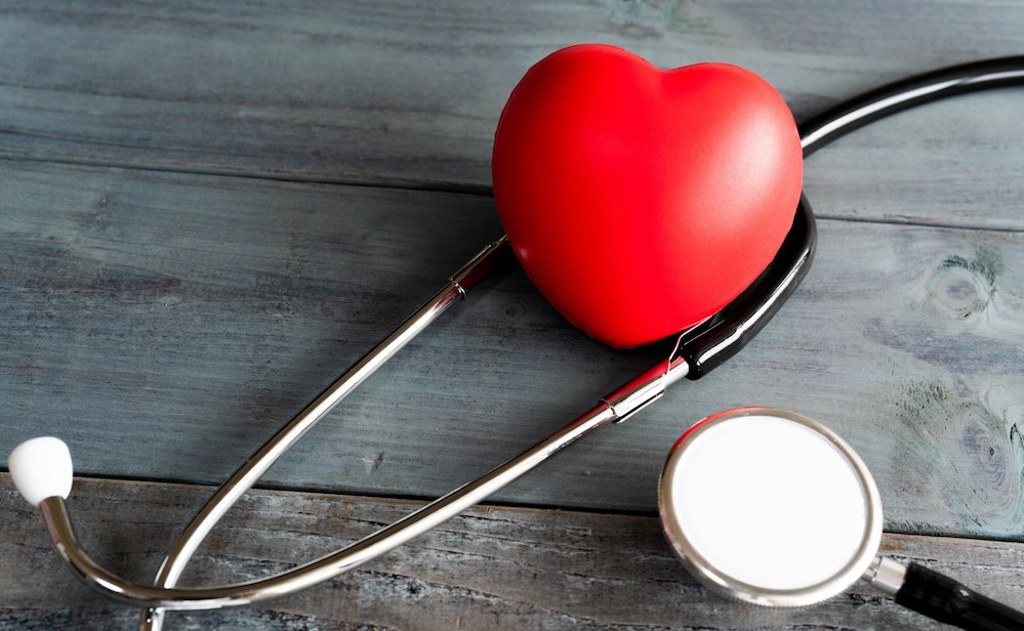 中壯年福音 富邦人壽推首張網路投保心臟醫材補助保險