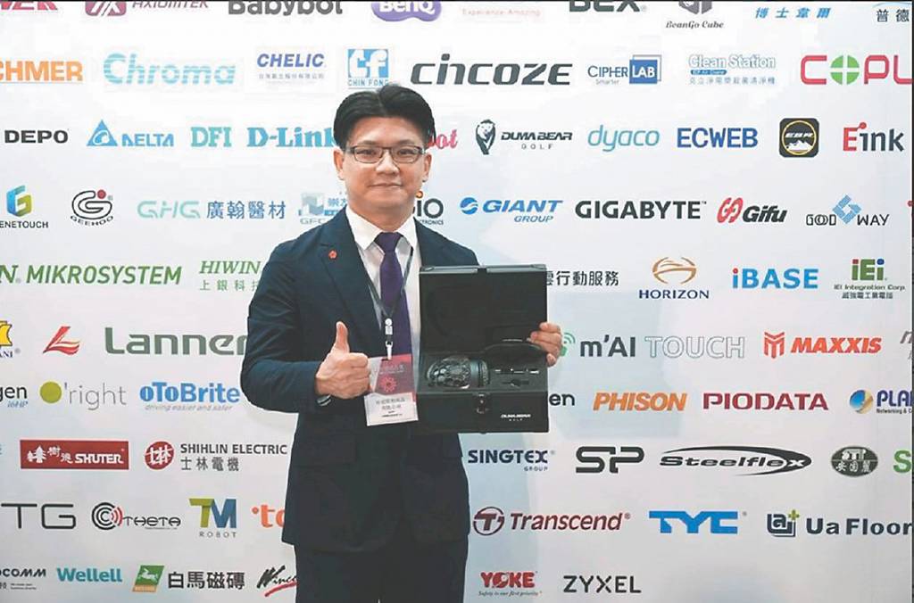 DUMA BEAR GOLF勇奪台灣精品獎