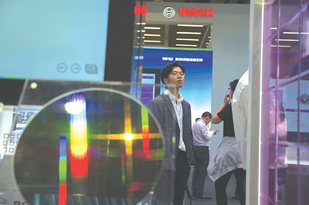 黃仁勳遊說成功!美AI晶片禁令恐失效