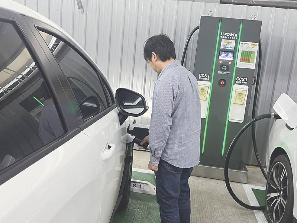 電動車免牌照稅 擬再延5年