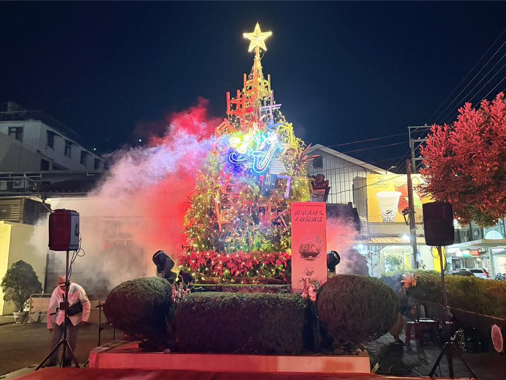 后里花鄉點亮綠色耶誕!「綠能誠信」耶誕樹裝置藝術閃耀登場