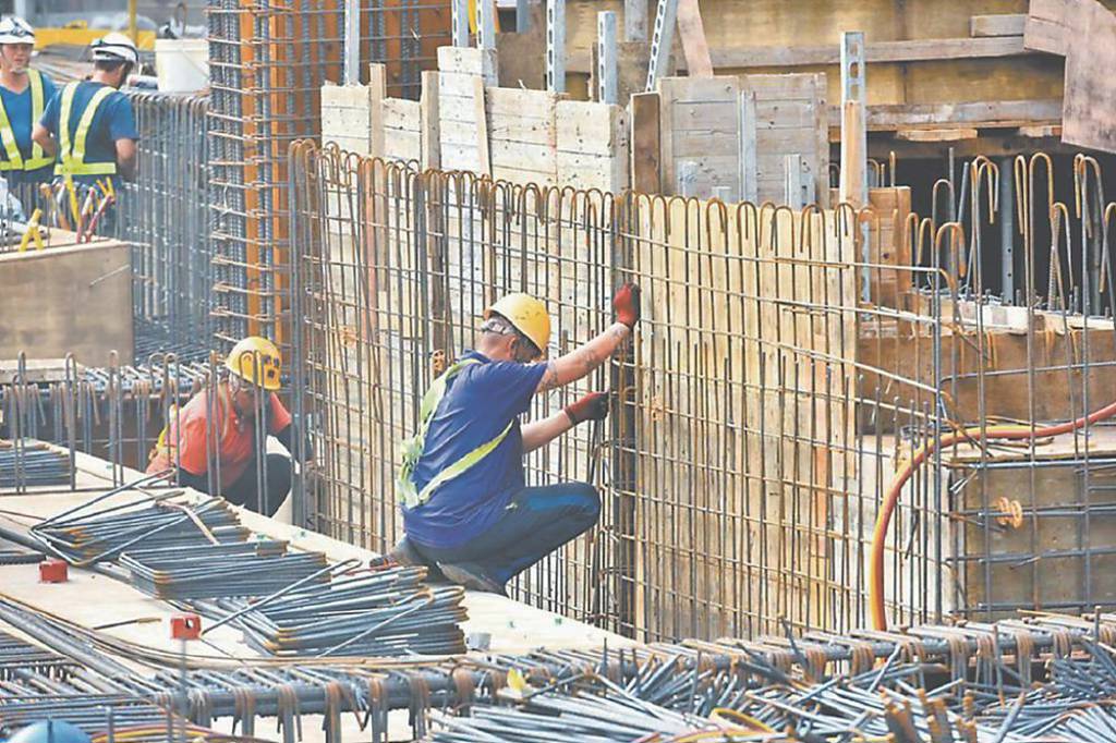 蛇去馬來房市更冷?建築業陷「三窮四缺」 李同榮:年輕人買不起、建商恐斷鏈