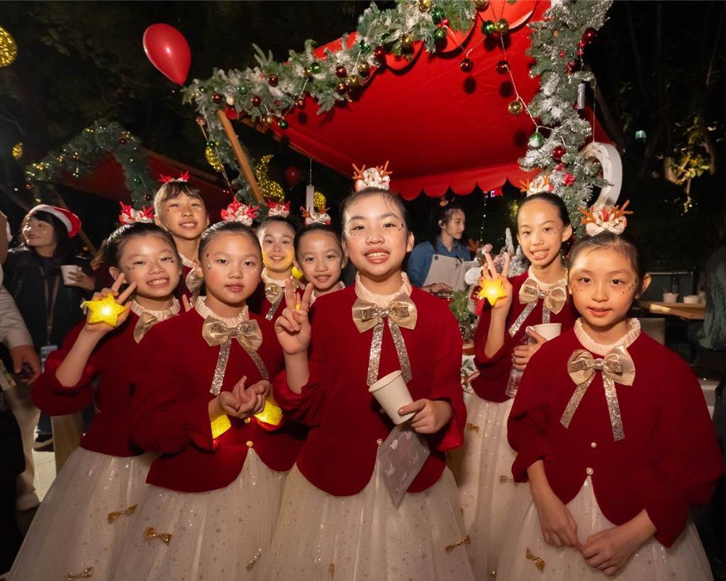 聯聚中雍聖誕音樂會邀集超過150位師生共同參與。圖／曾麗芳