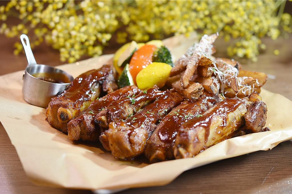 路易莎新板首間「白霧時光」開箱：咖啡生活文化複合餐廳體驗