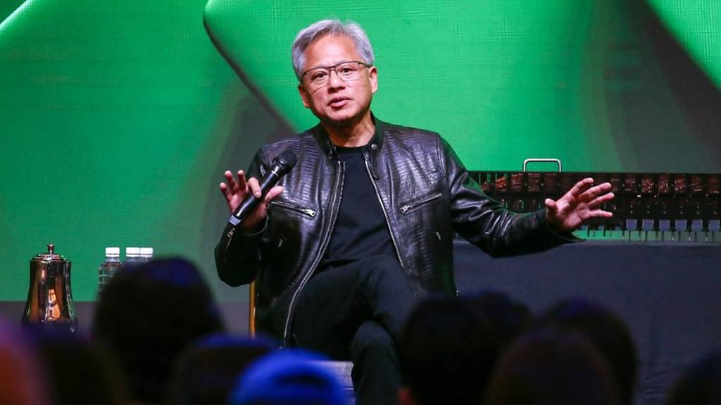 黃仁勳談AI 晶片解熱是突破算力關鍵
