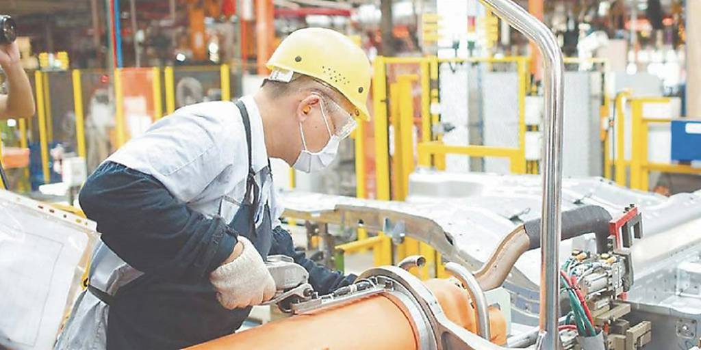 台經院製造業景氣 續亮黃藍燈