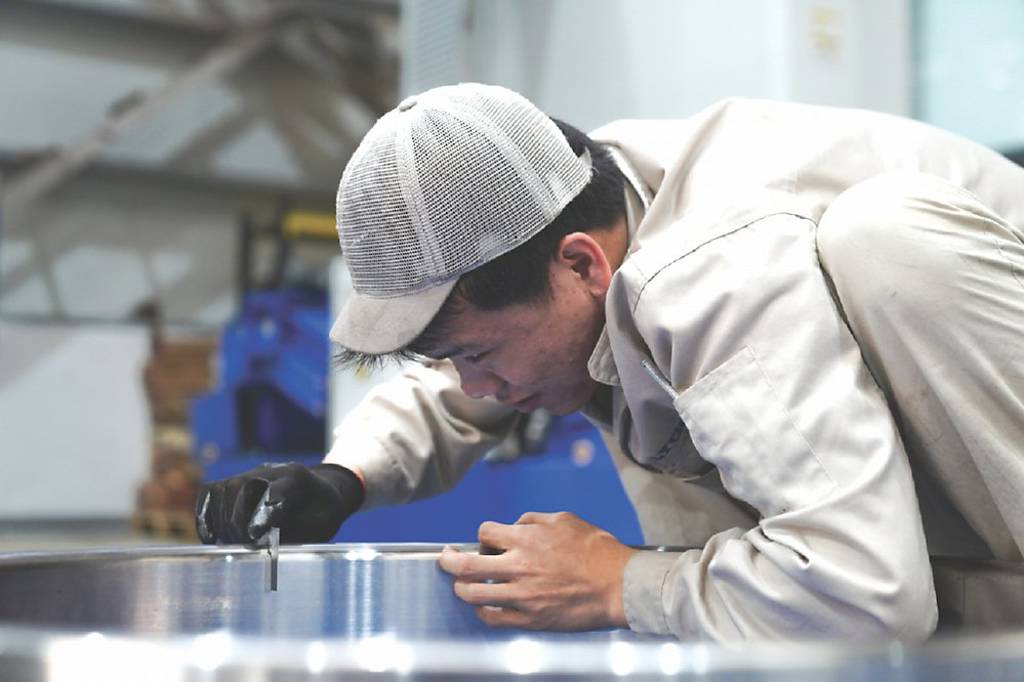 官方、標普製造業PMI 重返擴張