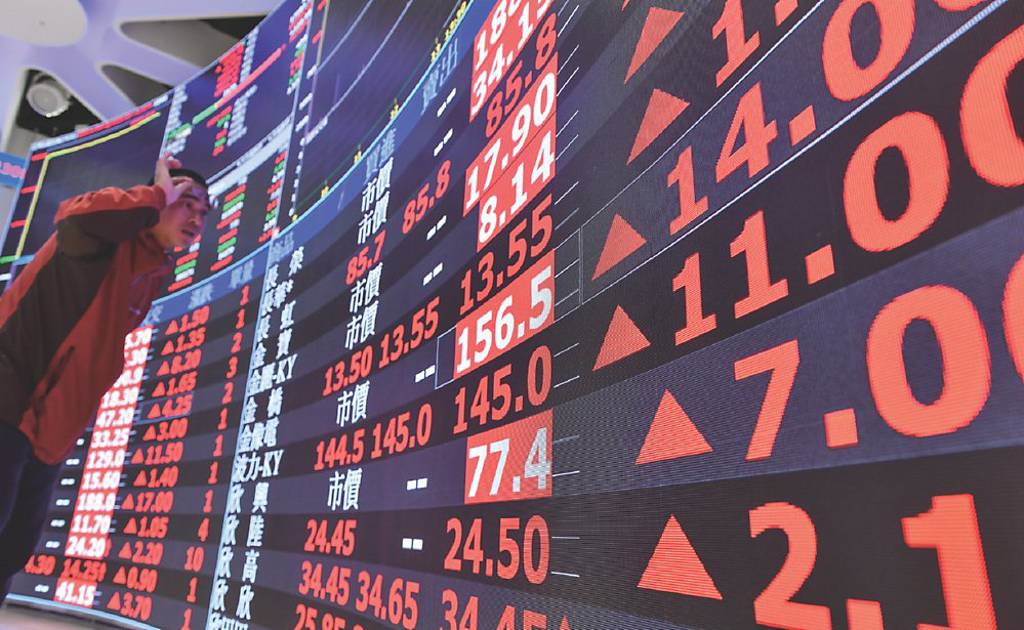 年度飆股榜出爐!PCB、記憶體狂掃前十名 這檔全年飆漲686%最猛