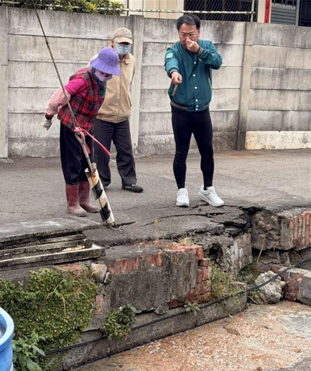 臭翻了!豐原水溝驚見大批廚餘 中市議員氣炸向環保局檢舉