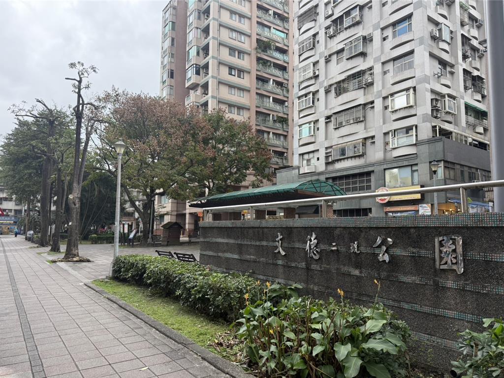 面對氣候變遷與極端高溫，北市內湖區公所與崇越科技合作，推動「文德二號公園與瑞陽公園智慧綠化與微型氣候改善計畫」。（張珈瑄攝）