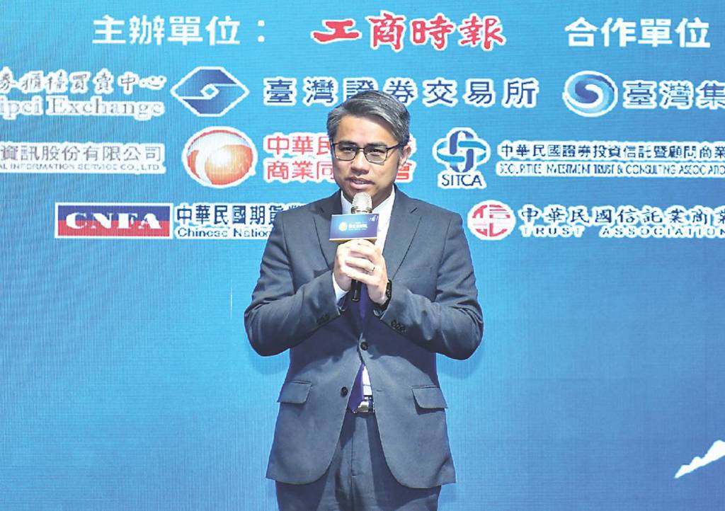 新制引導壽險業 校正回歸