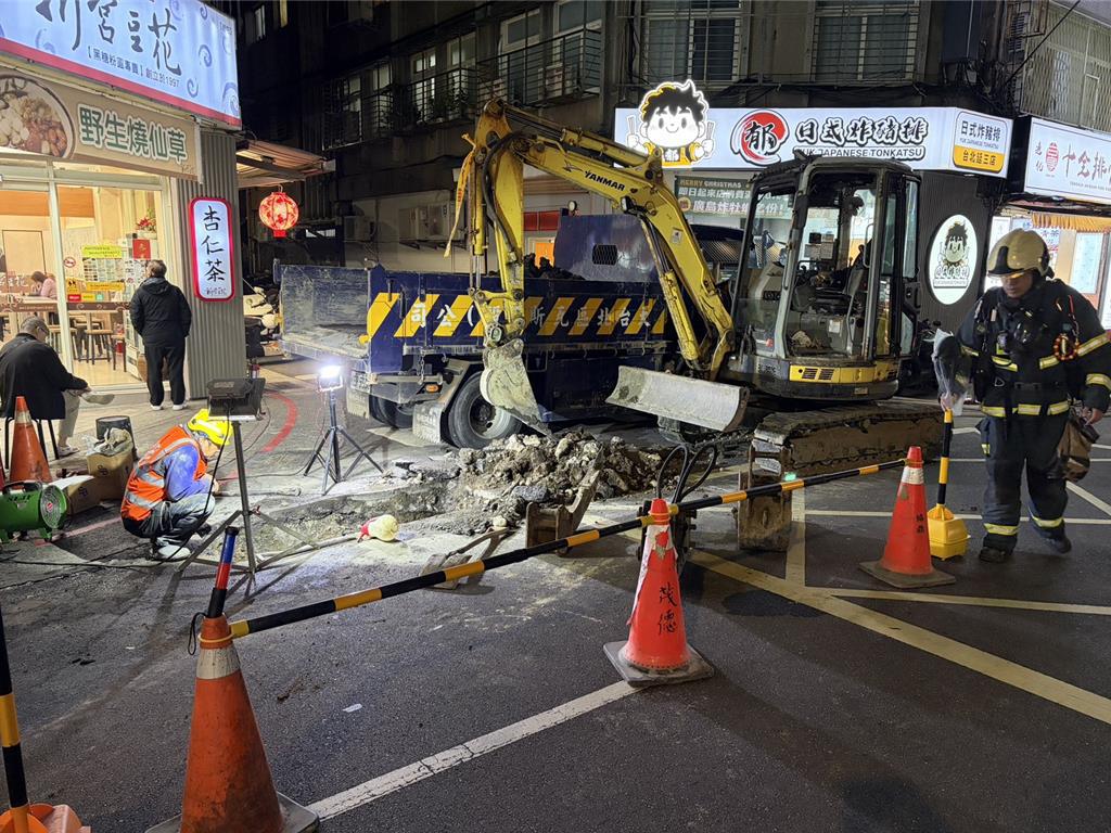 北市延三夜市瓦斯外洩!疑地震釀管線破裂 封路急搶修
