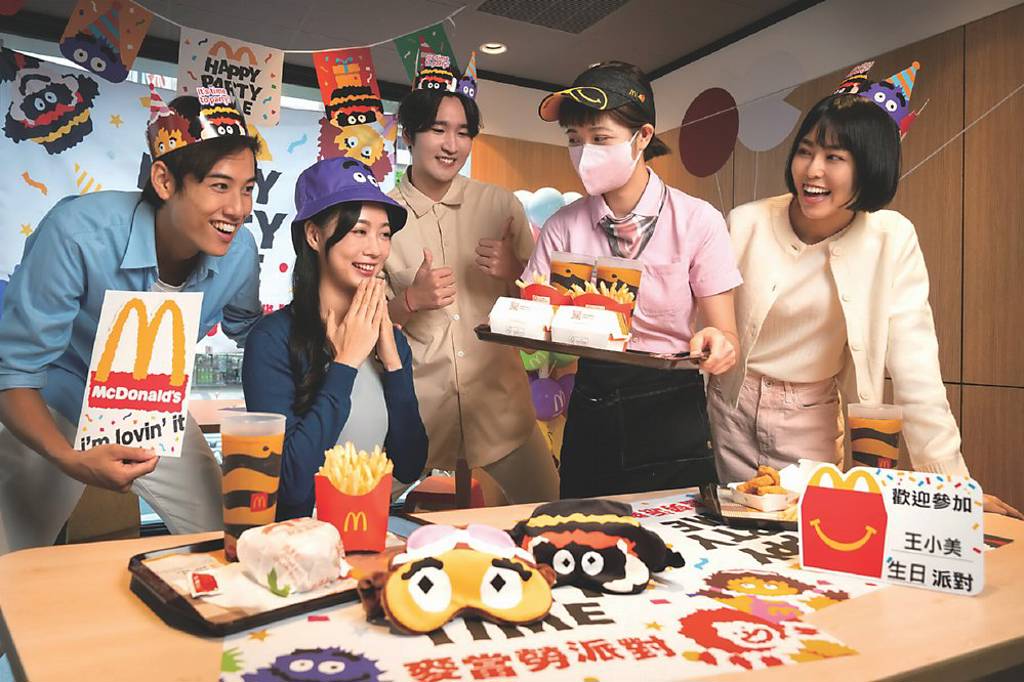 連鎖西式速食麥當勞 殷勤款待從內部開始