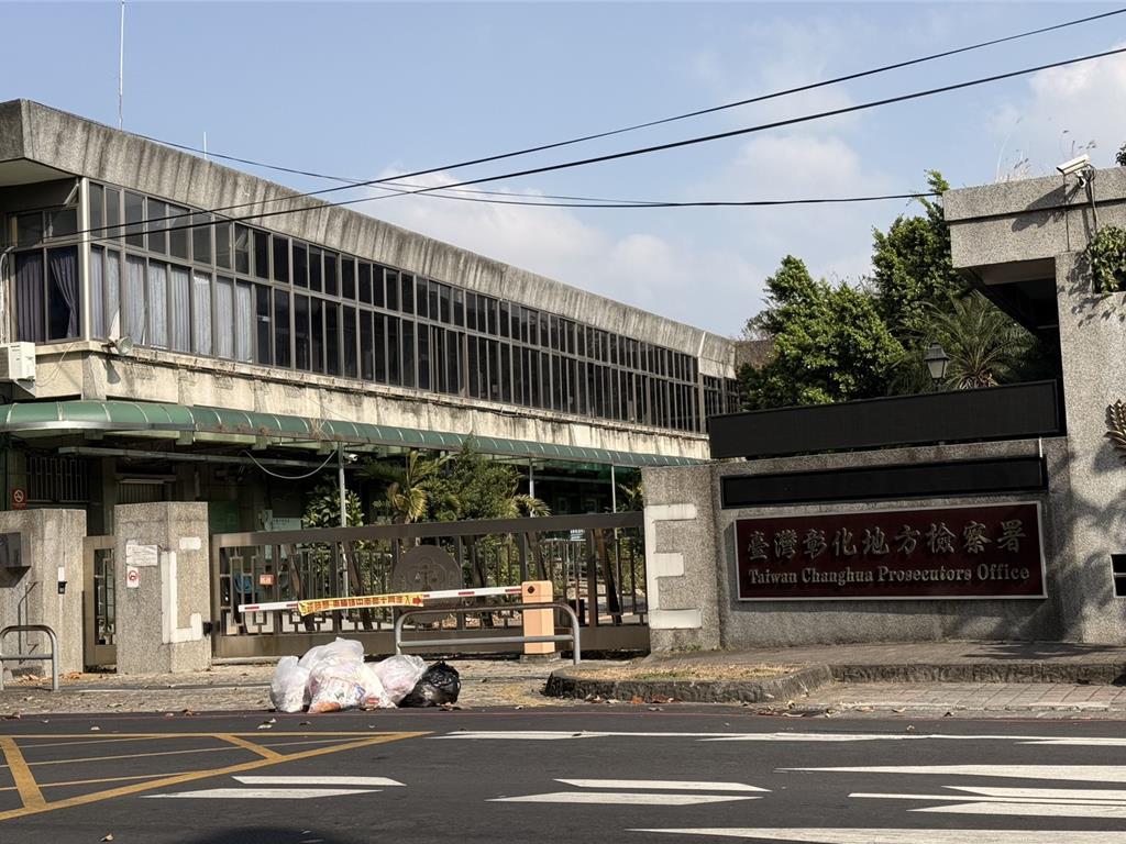 司法威嚴不再?彰檢舊址淪垃圾堆 公所:推測附近商家先放著