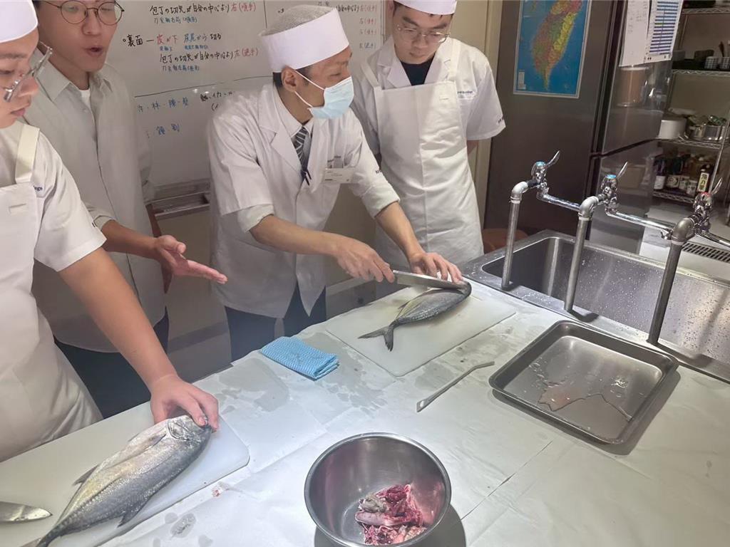 搶400億日料商機!日本頂尖壽司職人養成教育機構「飲食人大學」來台設分校