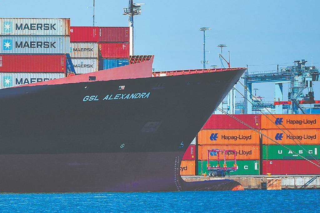 年前運價盤整偏弱 SCFI連三黑