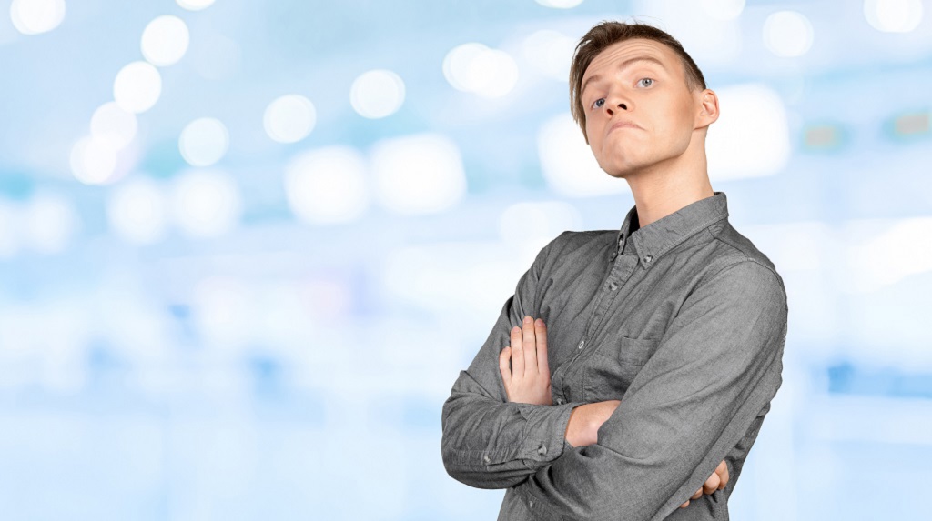 「高傲自負、自以為是、勢利眼」這些人格特質的英文如何表達?