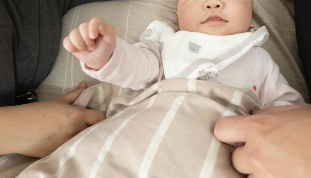 新手爸好運到!同事集資派他當代表 刮到百萬大獎再加中10萬元