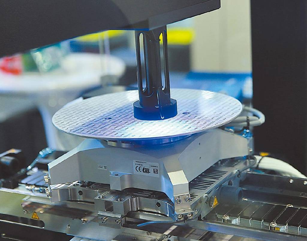 泰谷砸銀彈 攻光通訊領域