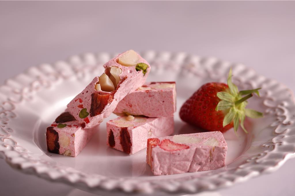 紅紅綠綠好吉利 HOME MOM Bakery開運牛軋糖與草莓奶油捲捲好吃吸睛