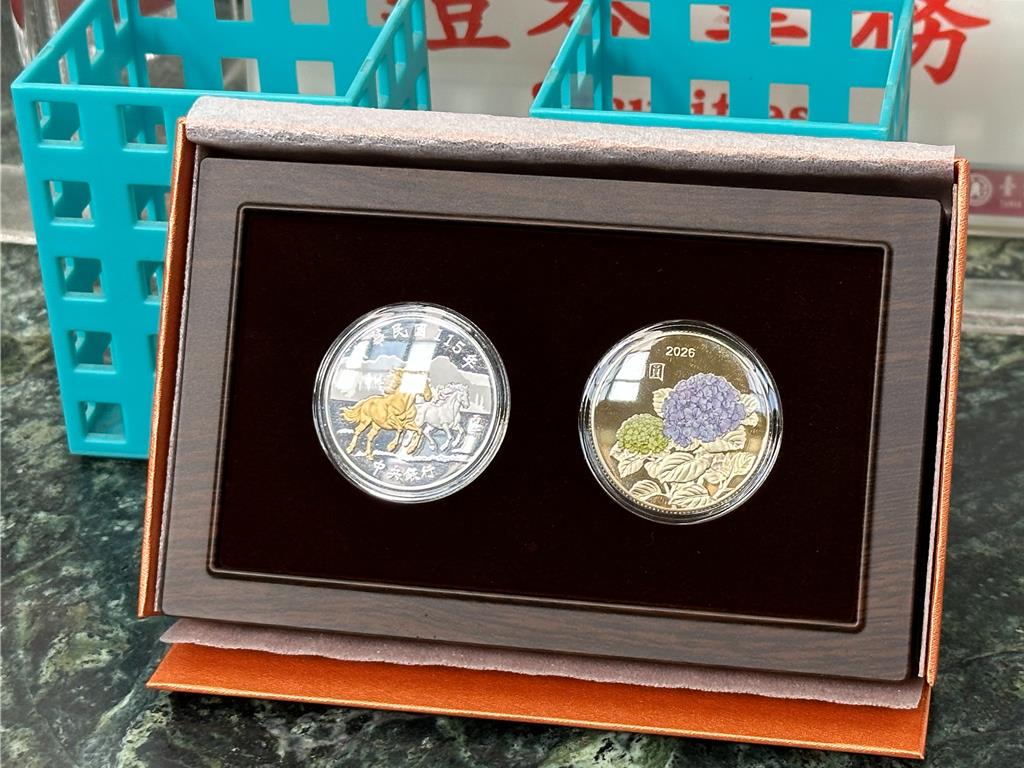 馬年套幣夯!搶購人潮多三成 頭香凌晨1點就來排