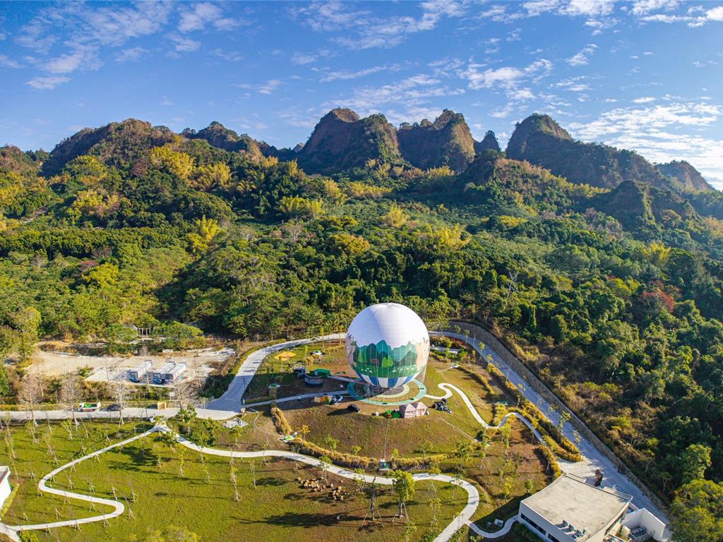 南投九九峰氦氣球充氣測試法國團隊確保安全準備試運營