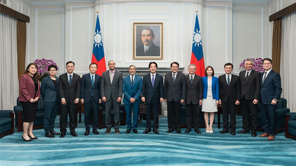 總統賴清德29日接見美光科技梅羅特拉(Sanjay Mehrotra)總裁暨執行長一行。圖/總統府提供