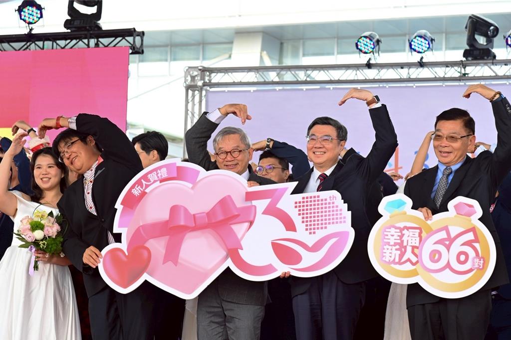 卓揆初嚐集團婚禮甜滋味 為婚育族高配良策