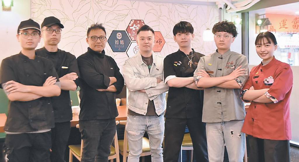 花膠、鴨肝皆入鍋「如嫦 卜卜蜆.港式雞煲」涮出鍋界新高度!