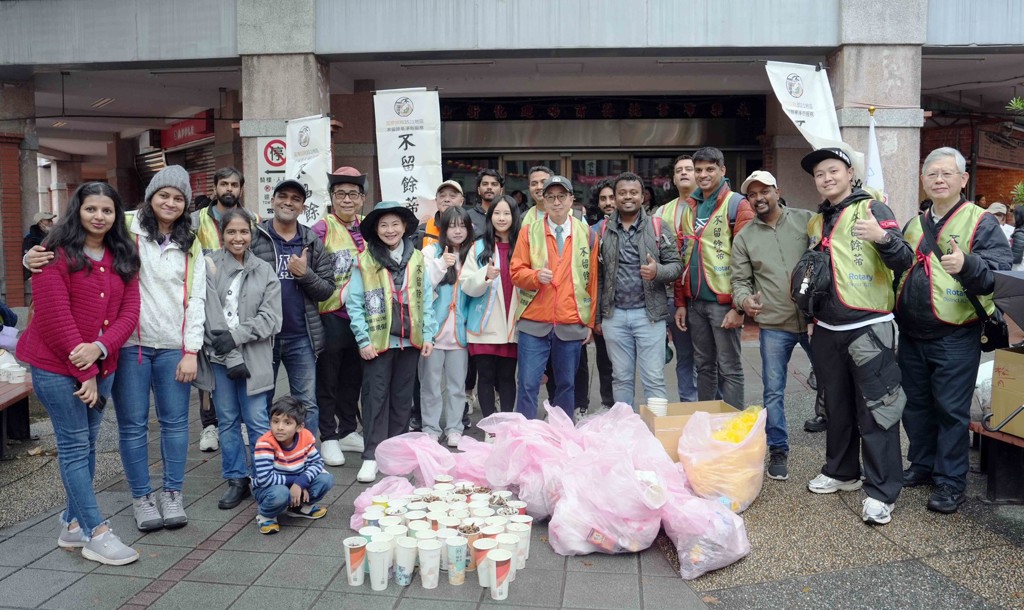 「不留餘蒂」淨街前進年貨大街 連印度工程師也響應