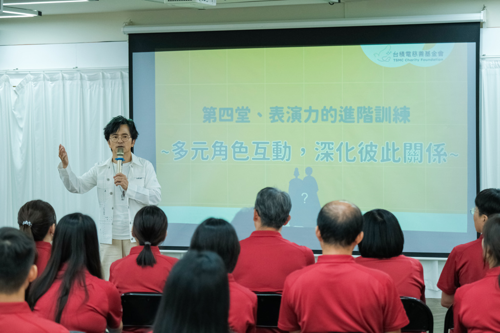 唐從聖「陪你對戲」演好主管 聯手芮可推出《劇場領導學》